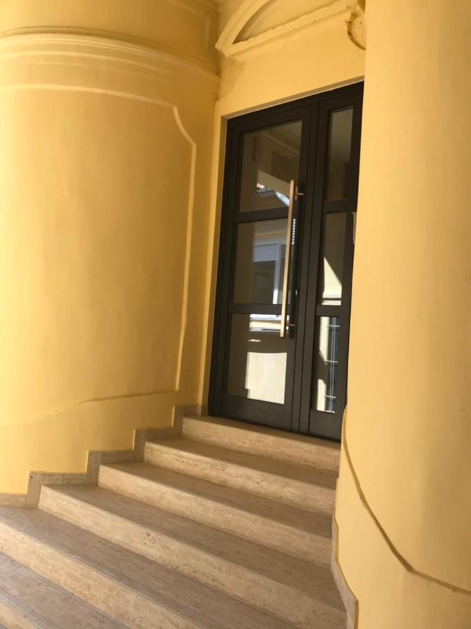 Modern Living Apt - Emberly - Private Parking Nowy Sad Zewnętrze zdjęcie